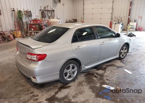 2011 Toyota Corolla S z USA, uszkodzony, nr VIN 2T1BU4EE4BC585859